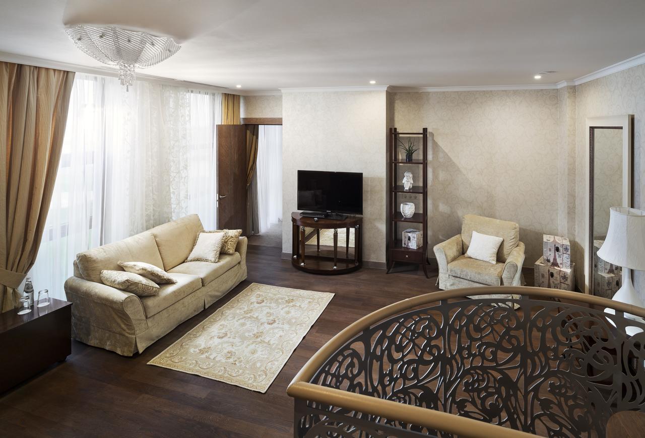 Superior Golf And Spa Resort Kharkiv Exterior photo