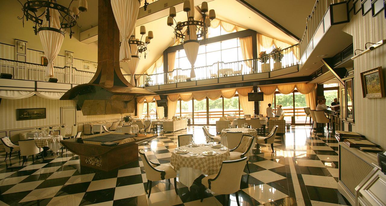 Superior Golf And Spa Resort Kharkiv Exterior photo
