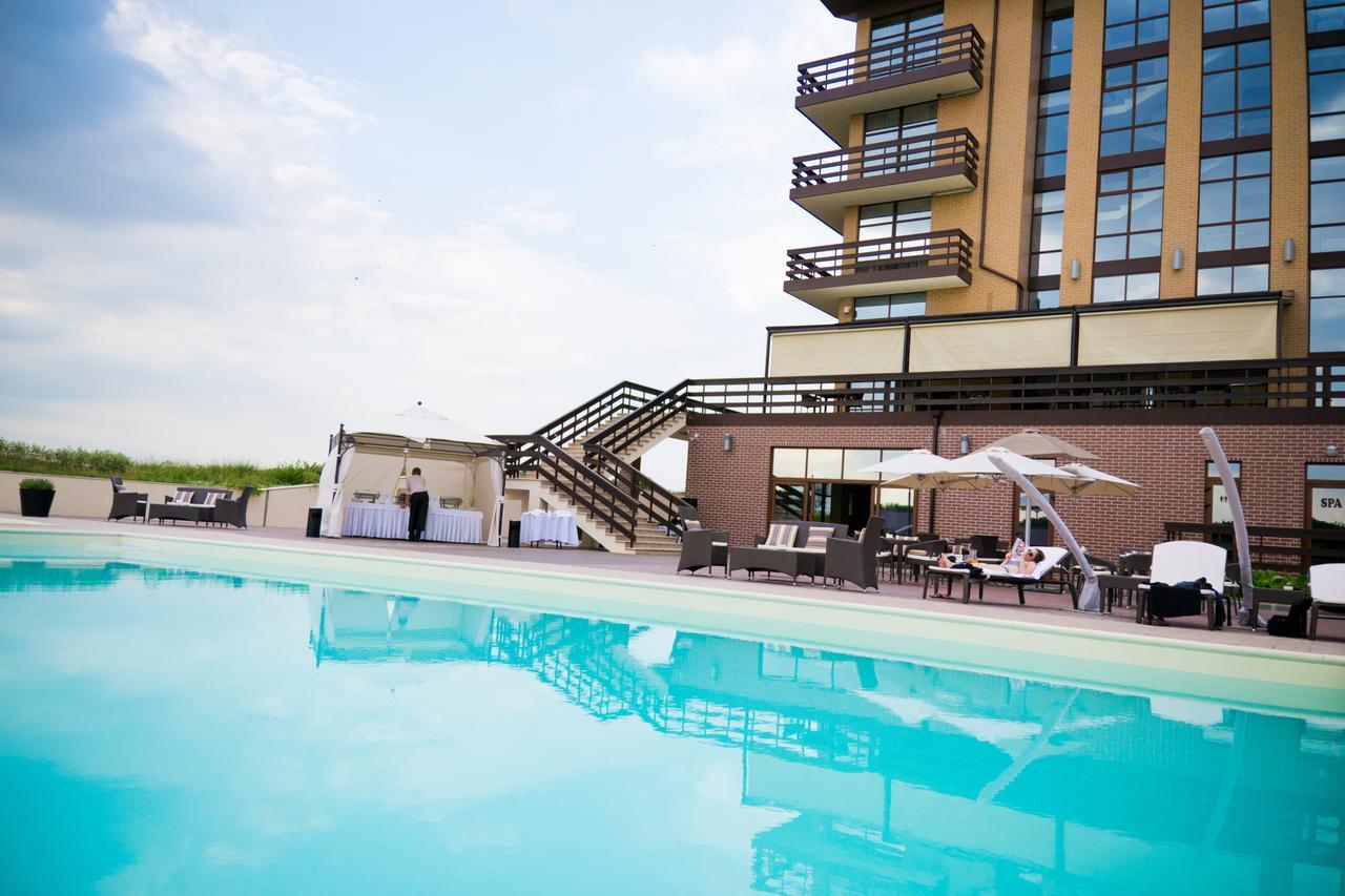 Superior Golf And Spa Resort Kharkiv Exterior photo