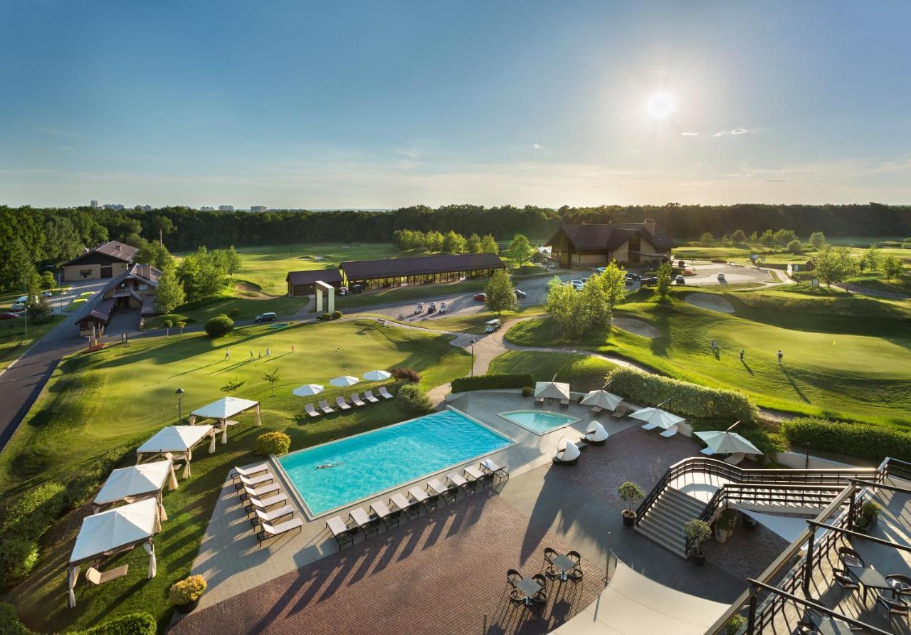 Superior Golf And Spa Resort Kharkiv Exterior photo