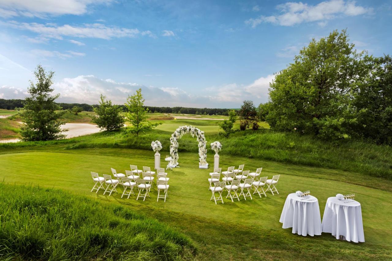 Superior Golf And Spa Resort Kharkiv Exterior photo