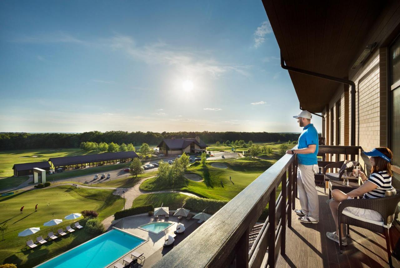 Superior Golf And Spa Resort Kharkiv Exterior photo